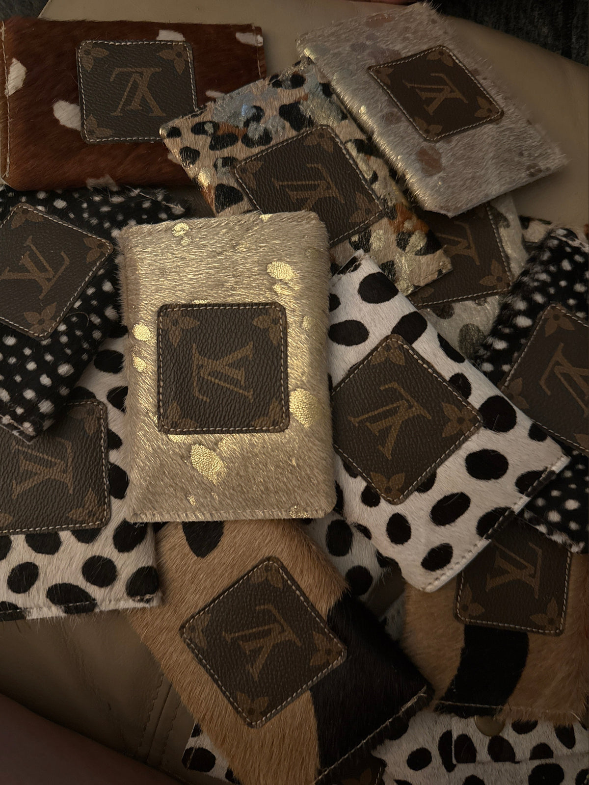 LV CARD HOLDER