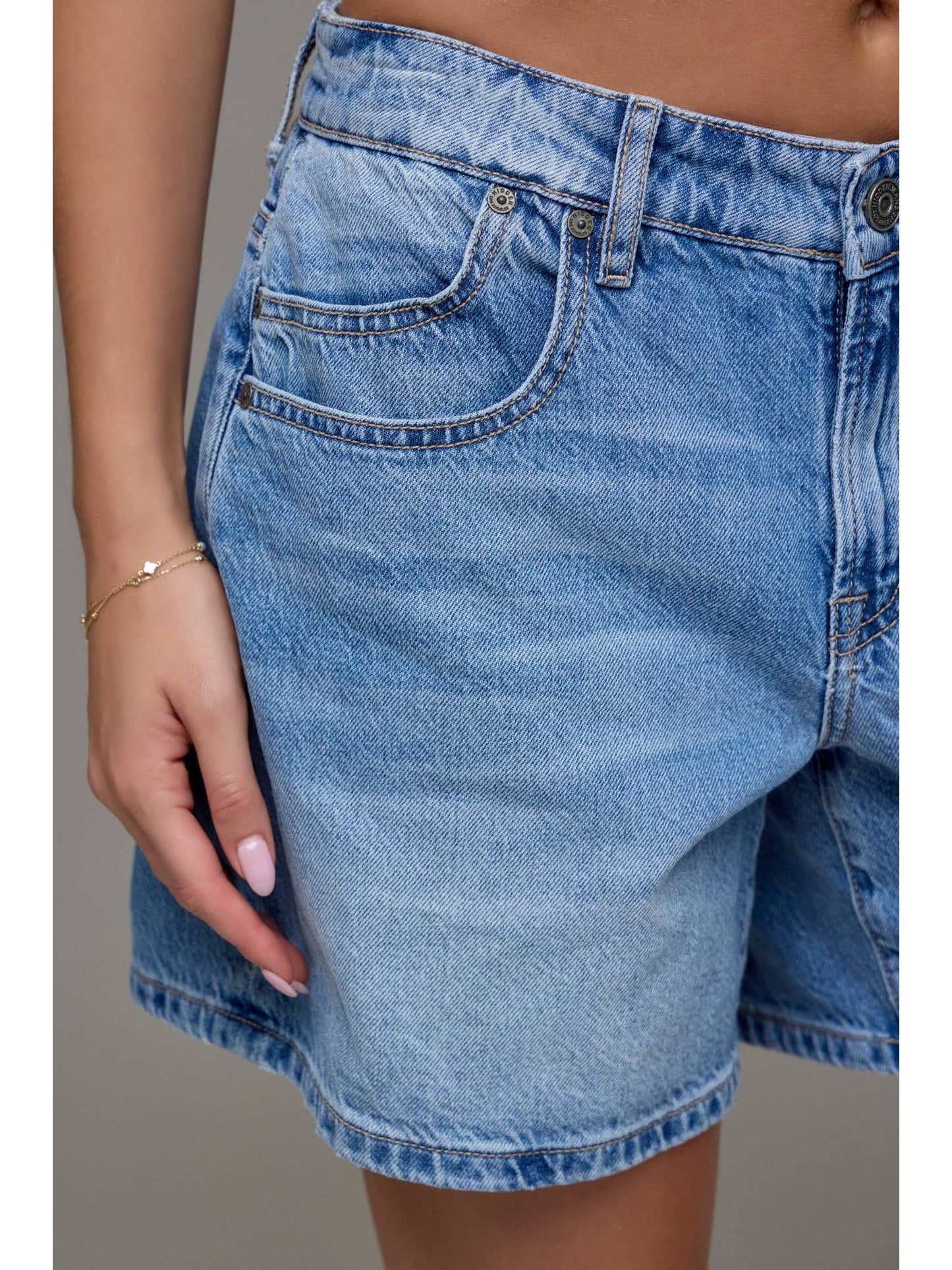 Morgan Medium Wash Classic 5" Inseam Barrel Shorts