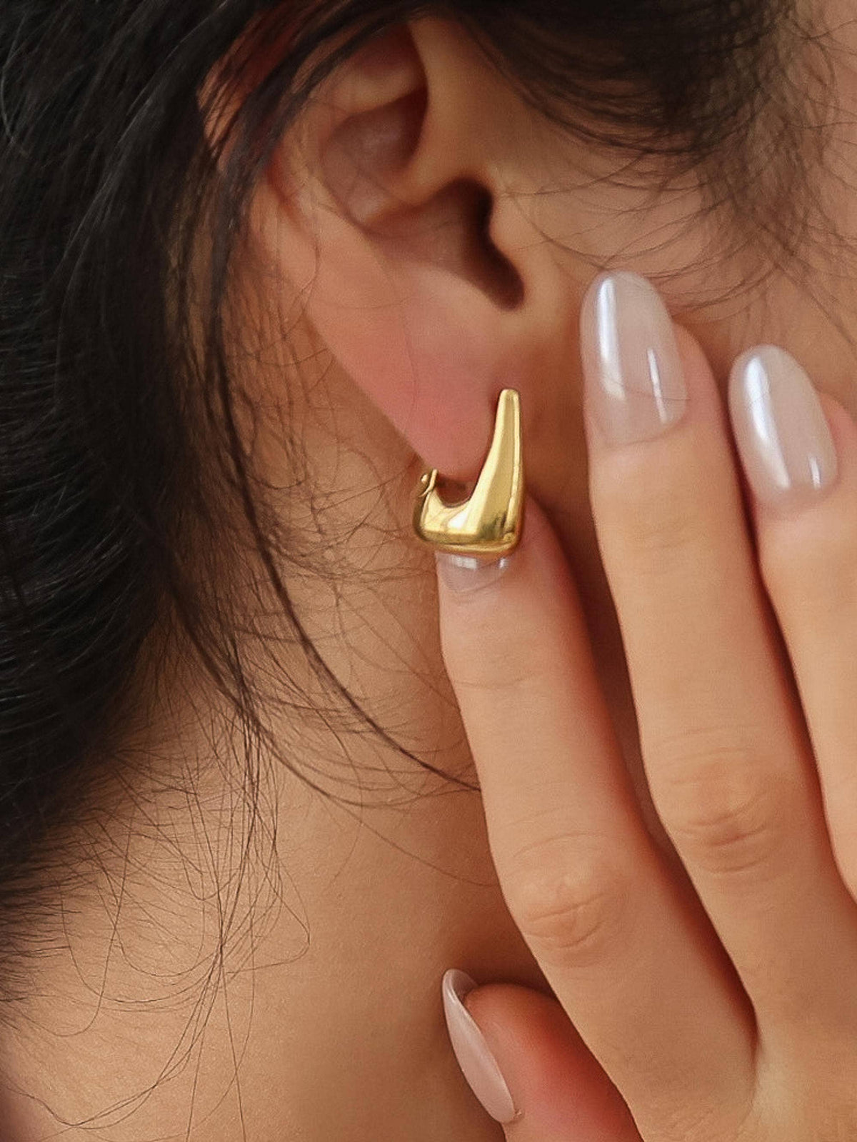 Cadance 18K Gold Non-Tarnish Geometric Hoop Earrings: Silver