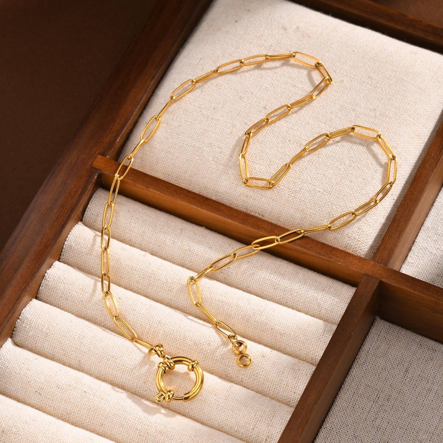 LIFE LATELY WATERPROOF CIRCLE NECKLACE GOLD