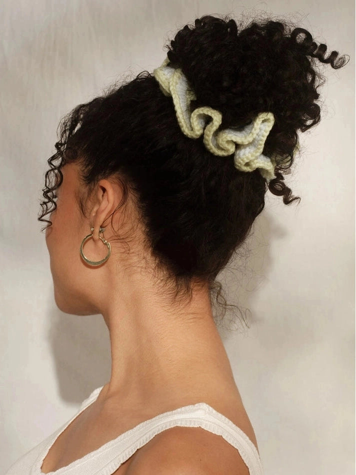 KITSCH CROCHET SCRUNCHIE BUTTER YELLOW