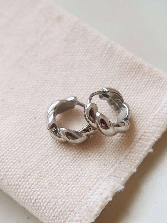 Brea 18K Gold Non-Tarnish Twisted Hoop Earrings: Silver