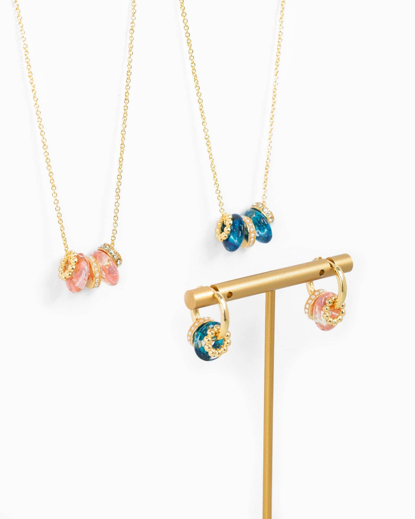 SET THE VIBE RONDELLE PEARLHOOPS BLUE