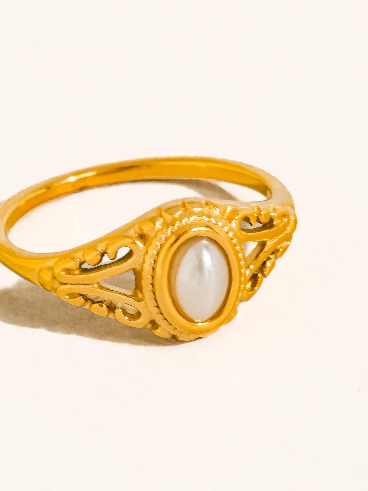 Blois 18K Gold Non-Tarnish Vintage Pearl Filigree Ring: Yellow Gold