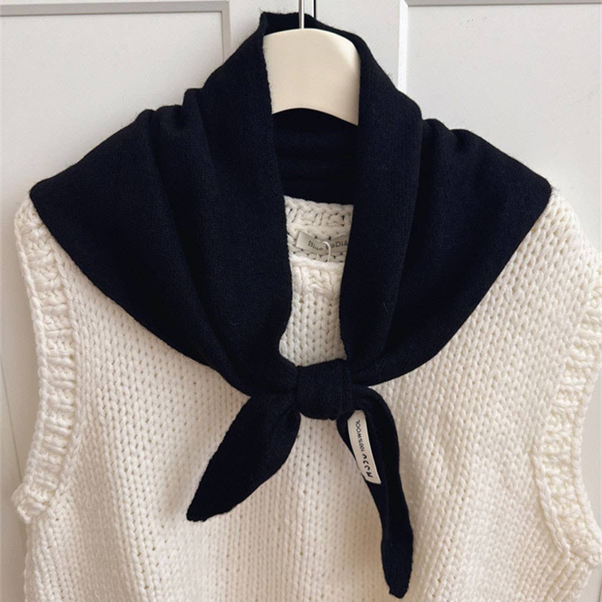 100% Wool Knit Triangle Scarf: Black