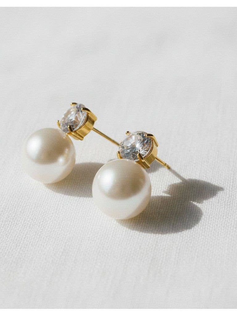 CHIC HAPPENS STUDS