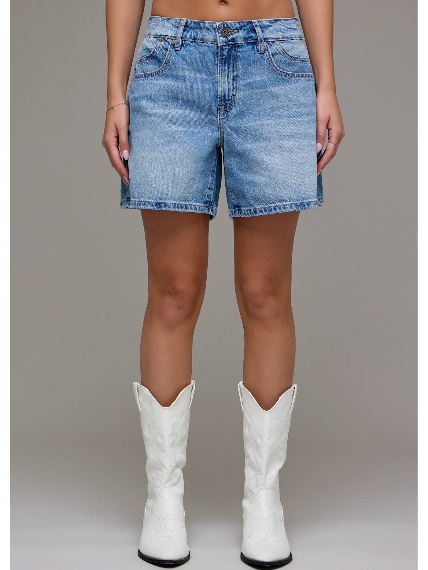 Morgan Medium Wash Classic 5" Inseam Barrel Shorts