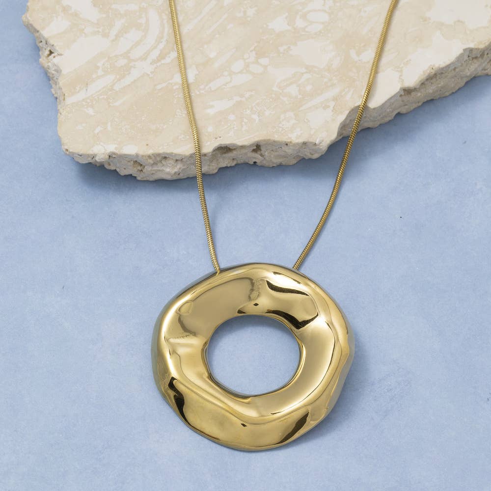 Smooth Chunky Open Circle Pendant Snake Chain Necklace: Gold