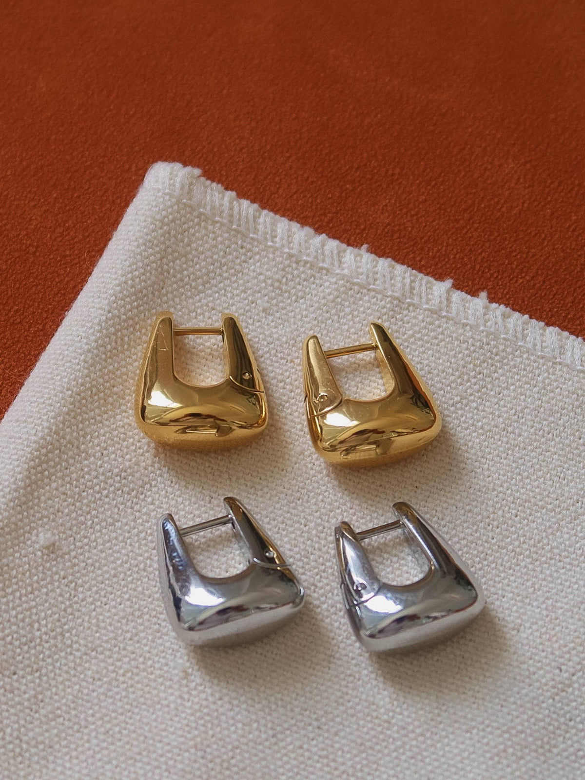 Cadance 18K Gold Non-Tarnish Geometric Hoop Earrings: Silver