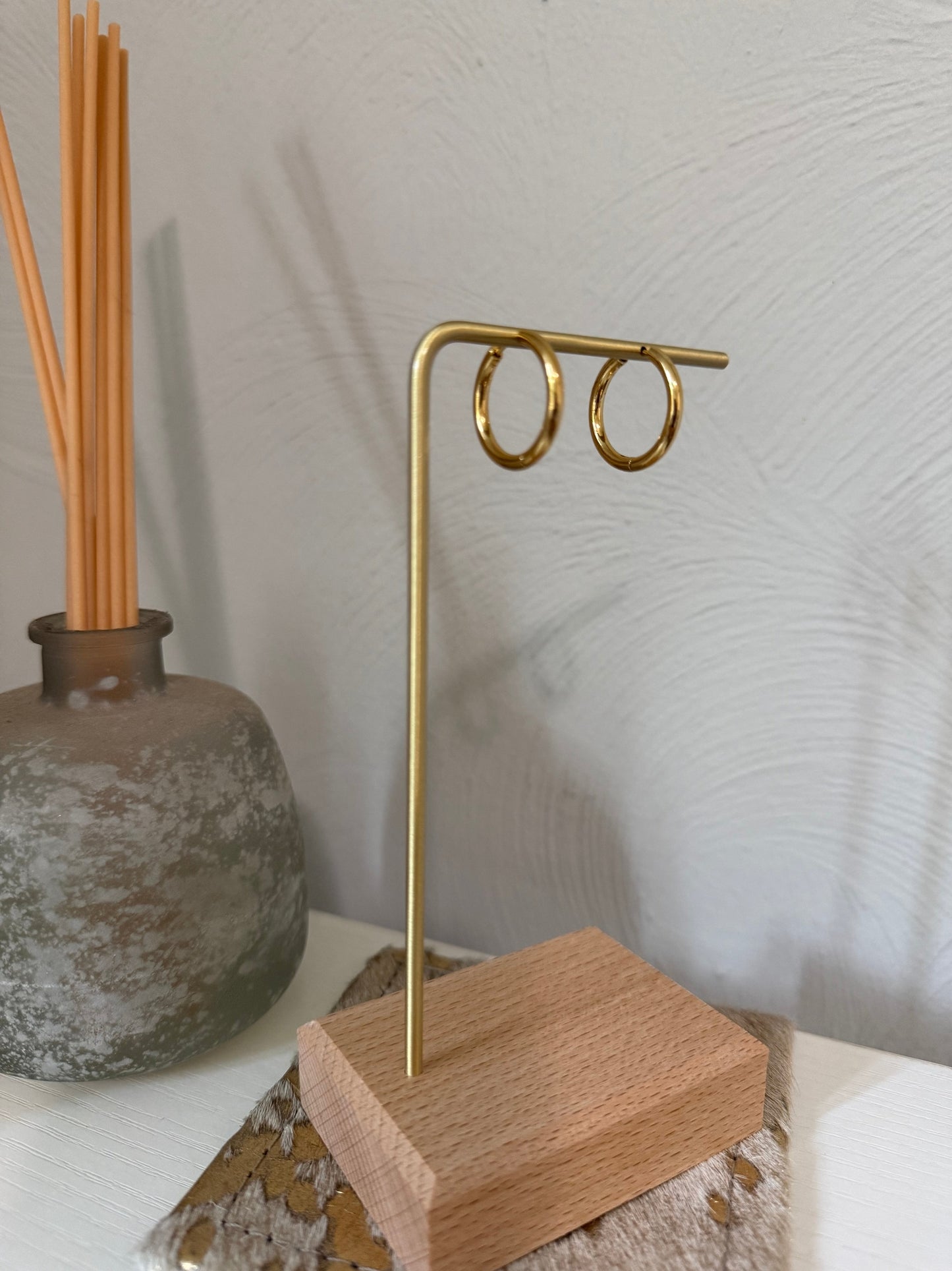 KEEP IT SIMPLE MEDIUM HOOP GOLD