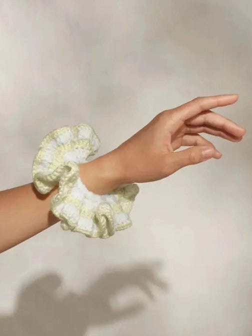KITSCH CROCHET SCRUNCHIE BUTTER YELLOW