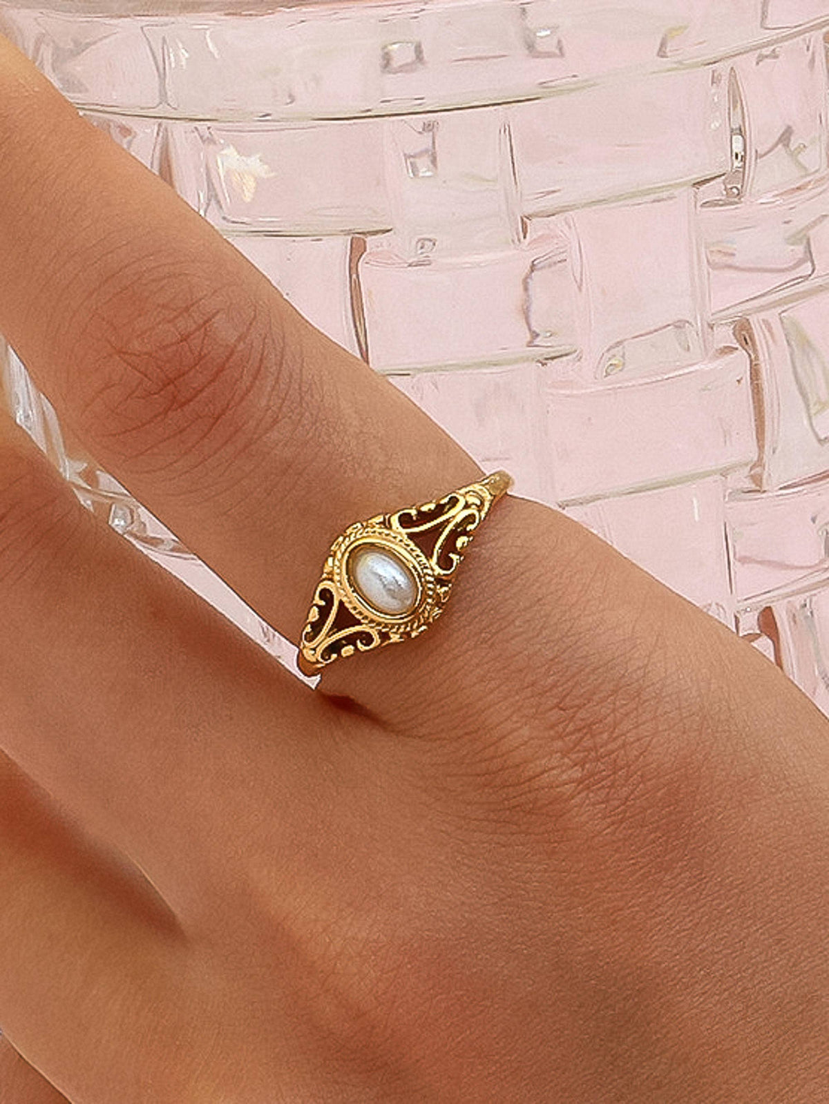 Blois 18K Gold Non-Tarnish Vintage Pearl Filigree Ring: Yellow Gold