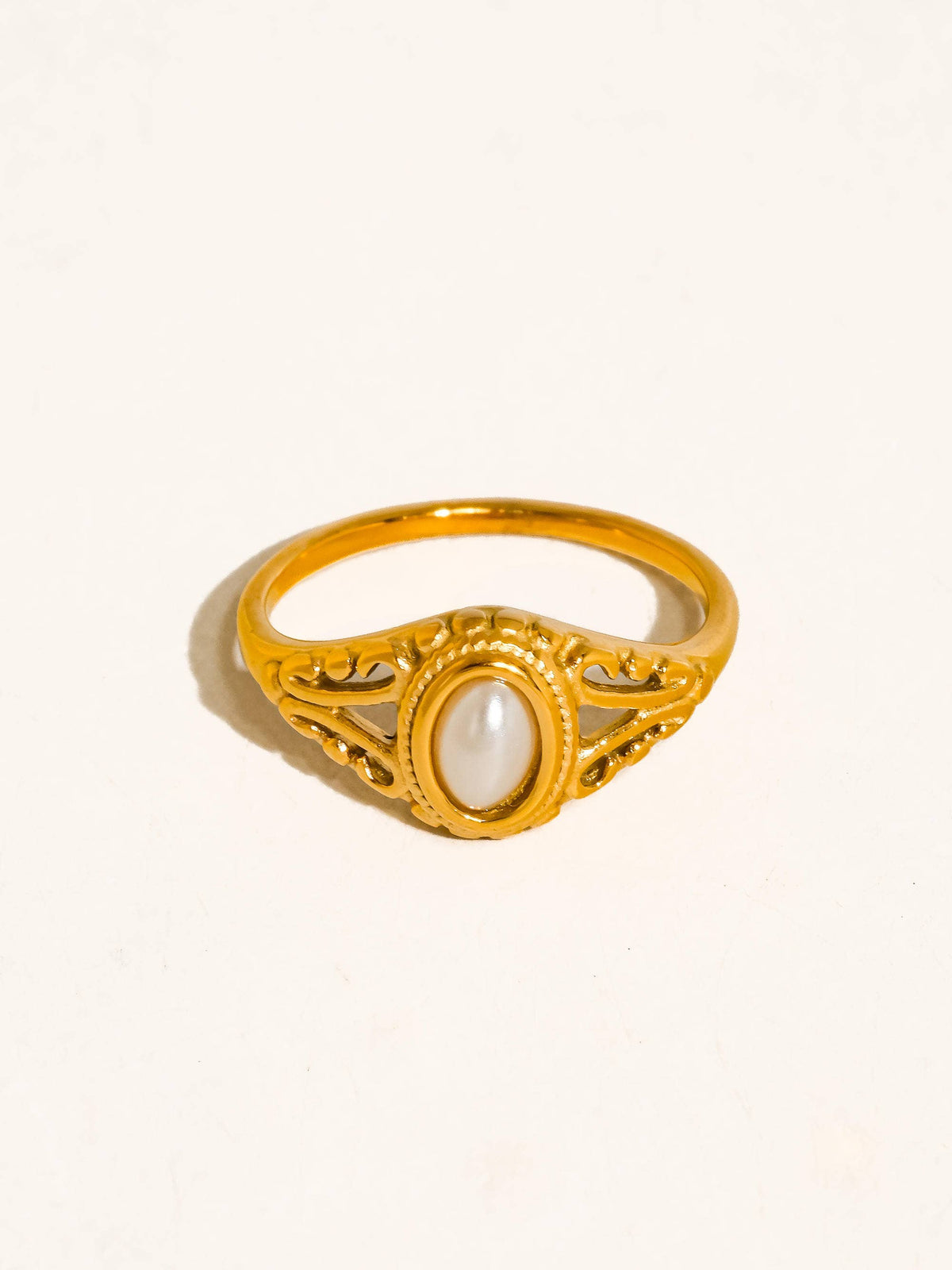 Blois 18K Gold Non-Tarnish Vintage Pearl Filigree Ring: Yellow Gold