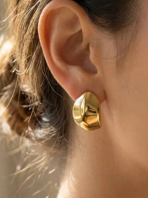 LOVE LETTER STUDS
