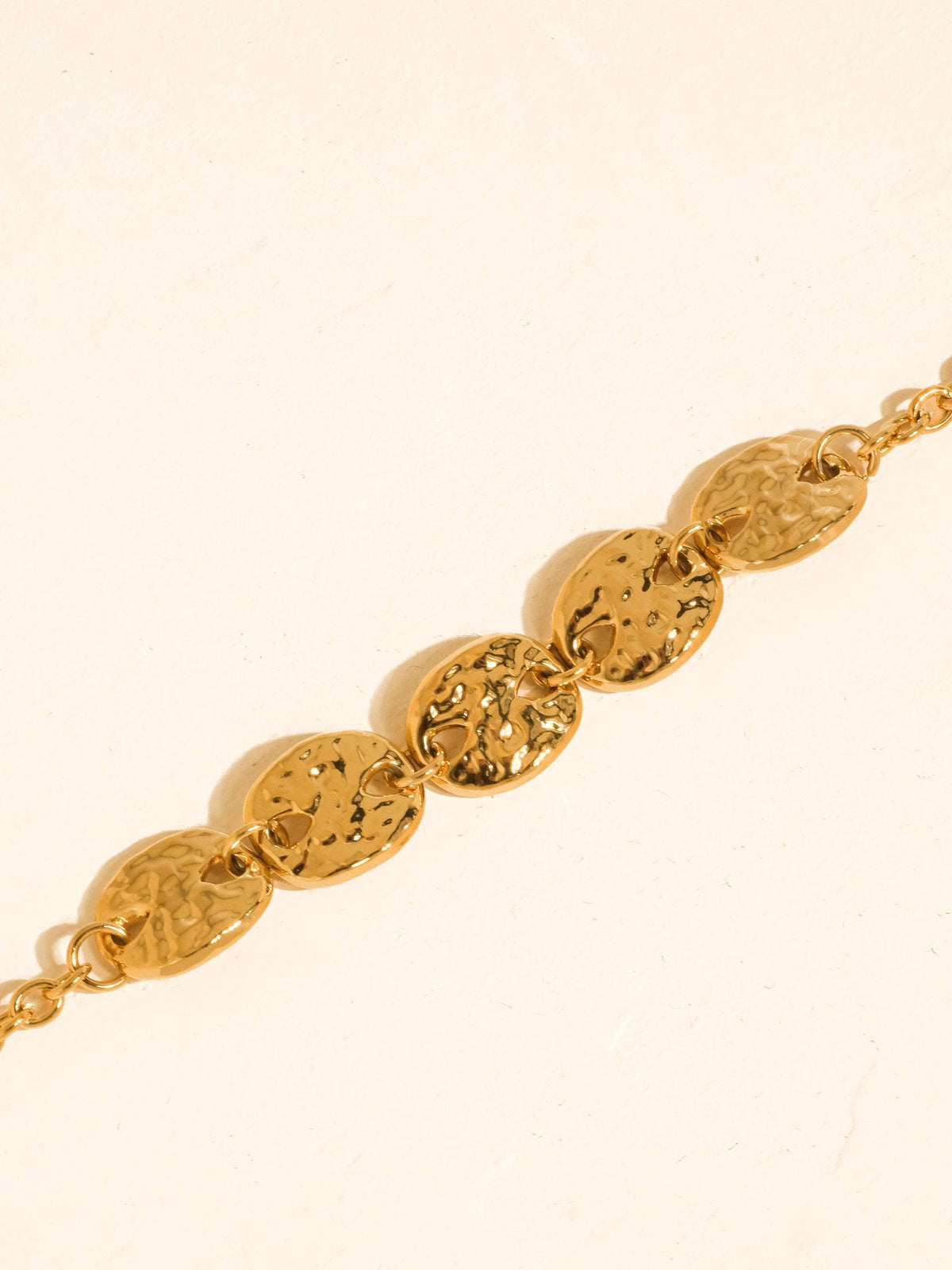 Bowie 18K Gold Non-Tarnish Hammered Disc Chain Bracelet: Yellow Gold