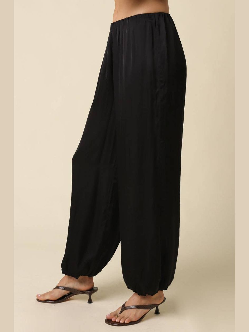 Jodi Elastic Hem Satin Pants: BLACK