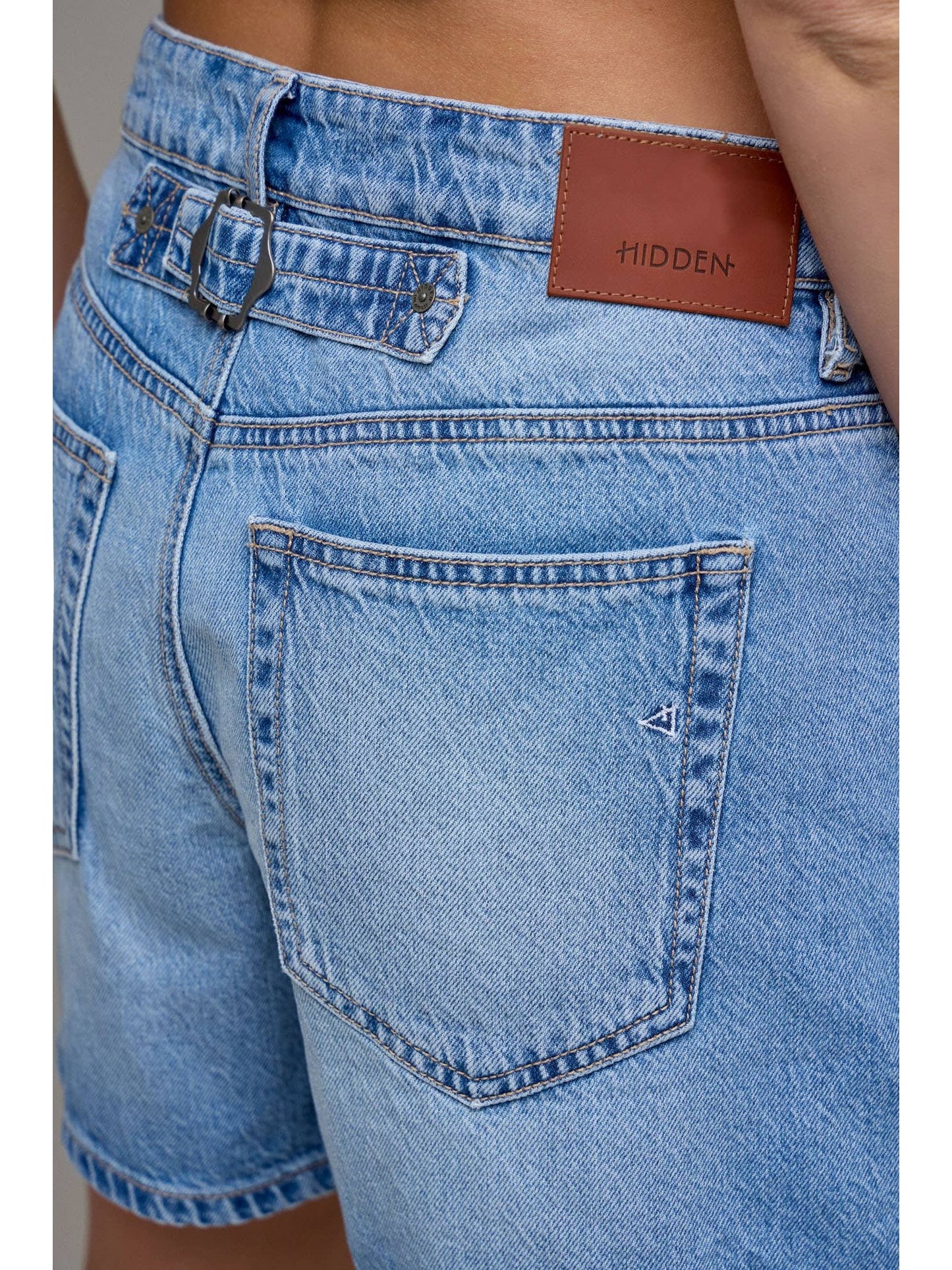 Morgan Medium Wash Classic 5" Inseam Barrel Shorts