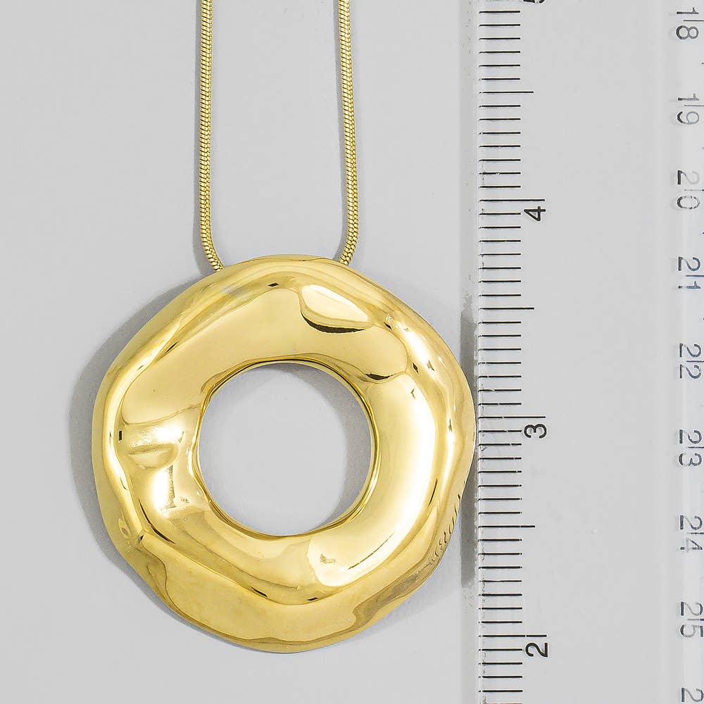 Smooth Chunky Open Circle Pendant Snake Chain Necklace: Gold