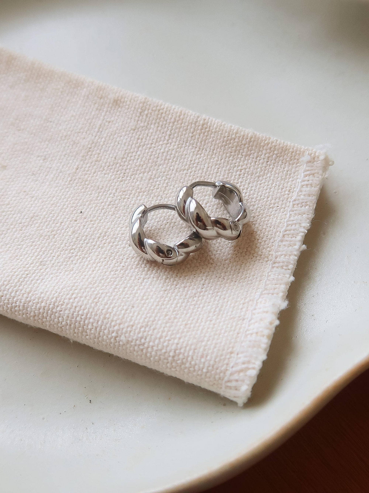 Brea 18K Gold Non-Tarnish Twisted Hoop Earrings: Silver